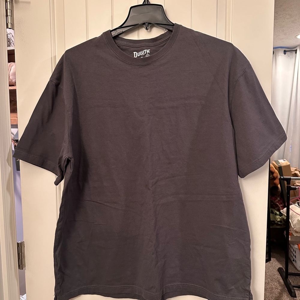 Duluth Trading Co Charcoal Short Sleeve long tail  Tee